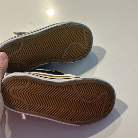 NIKE KIDS size 9 GUC - Picture 4 of 6